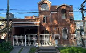 Casa Frente Parque Guillermina